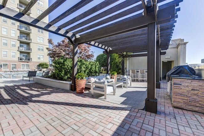 Building Photo - 325 East Paces Ferry Rd NE