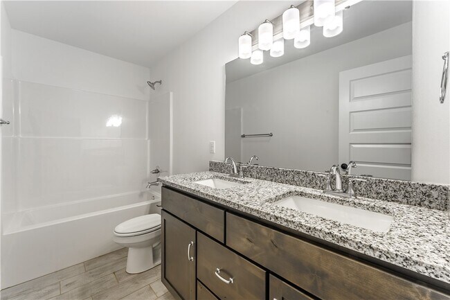 Building Photo - 800 Lewis St