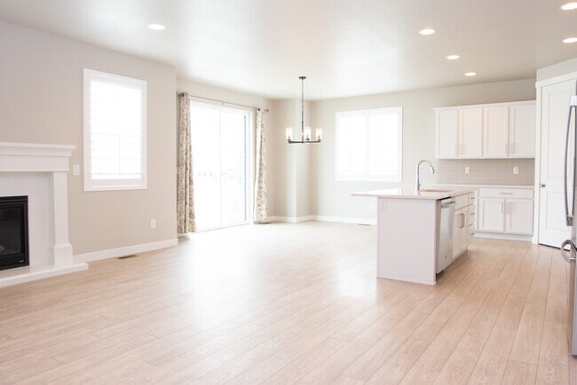 Building Photo - Modern Farmhouse Rambler – 7 Bed, 4 Bath –...