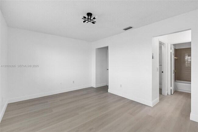 Building Photo - 1403 S Liberty Ave