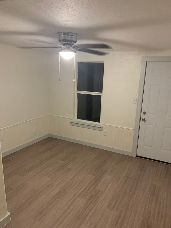 Building Photo - 907 N Lantana Dr