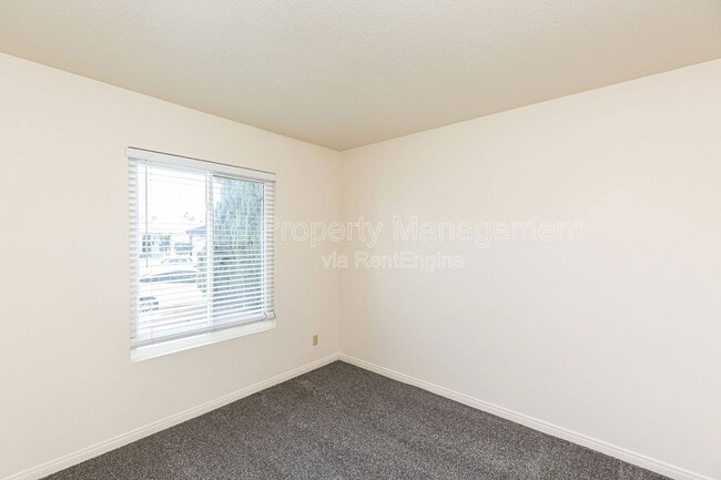 Building Photo - 8740 Flanders Dr