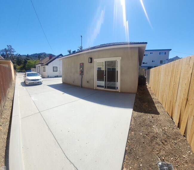 Building Photo - 556-556 Foothill Blvd