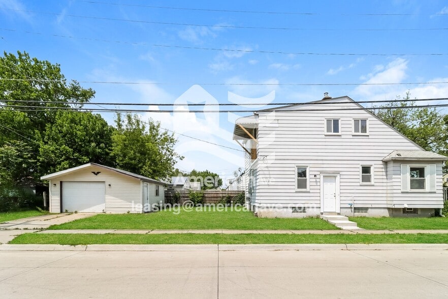 Building Photo - 21407 Syracuse Ave