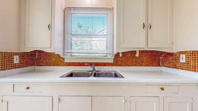 Building Photo - 507 Macklyn Ave