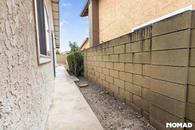 Building Photo - Unfurnished 3BR 2bath House for rent in Anaheim, CA.