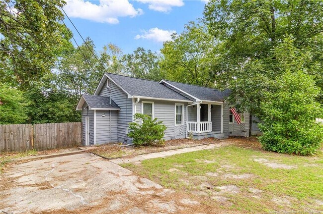Building Photo - 904 Dandridge Dr