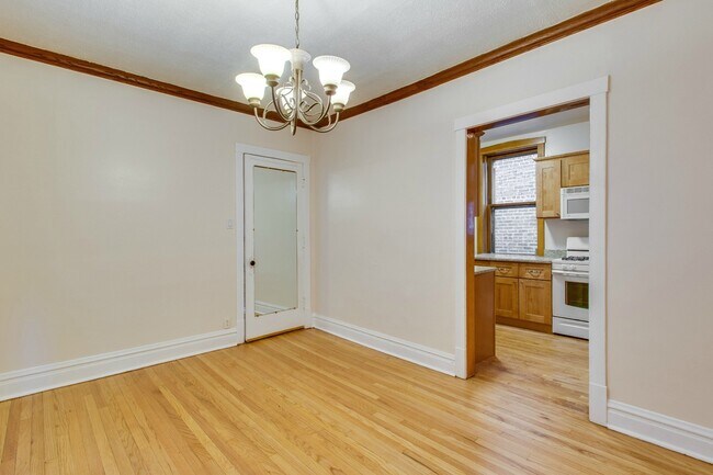 Building Photo - 1434 W Thorndale Ave