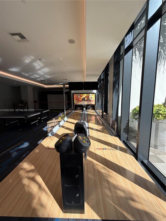 Building Photo - 1010 Brickell Ave