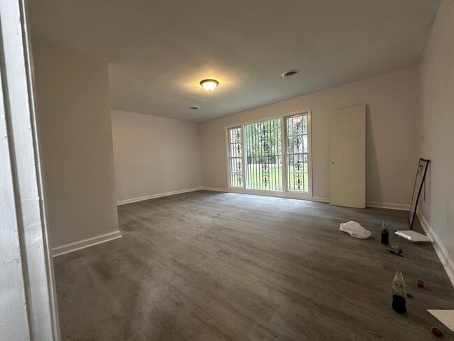 Building Photo - 76 S Haardt Dr