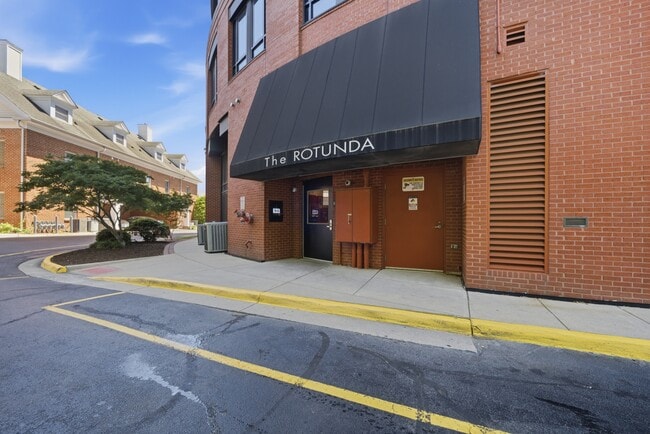 Building Photo - 415 St Pauls Blvd