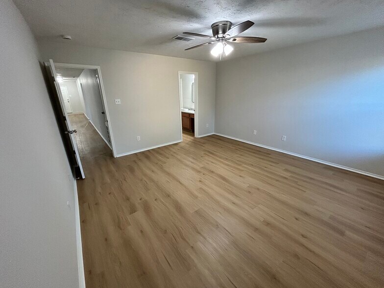 Master Bedroom - 16782 Fallen Timbers Dr