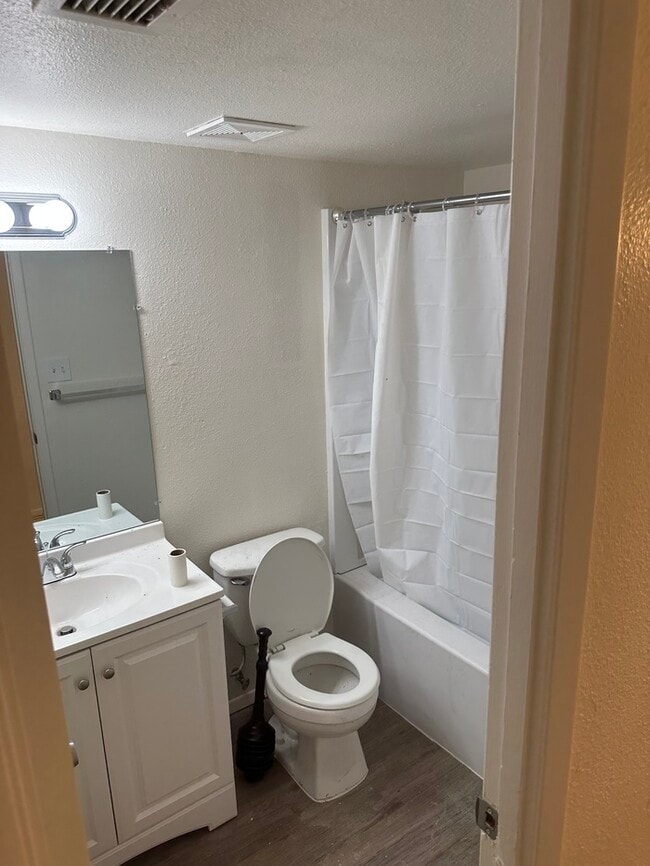 Building Photo - RENT TO OWN TOWN HOUSE 3 BEDROOMS 1 BATH $...
