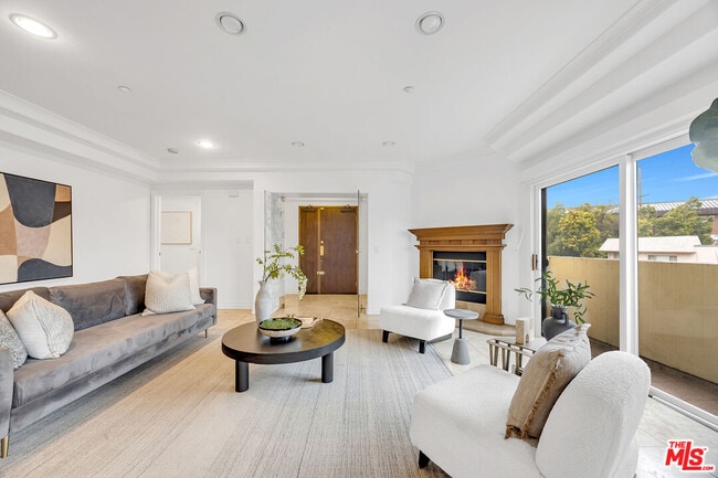 Building Photo - 871 Granville Ave