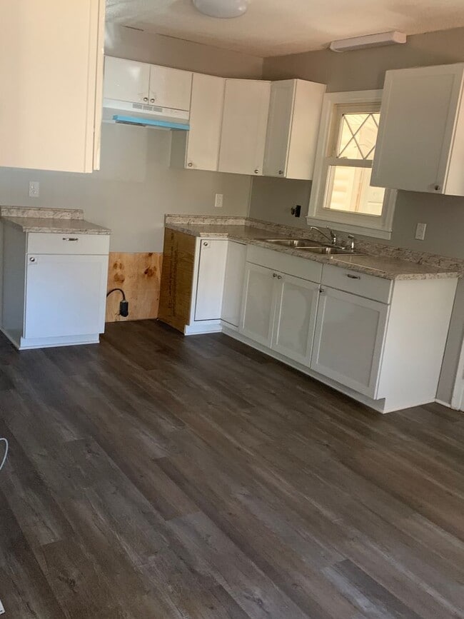 Building Photo - 3 Bedroom Salisbury Home