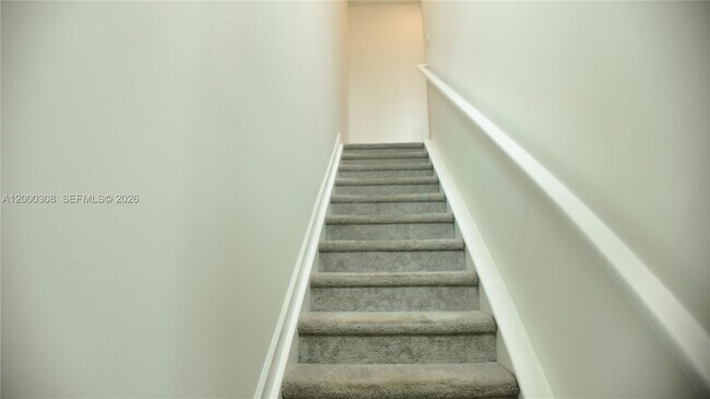 Building Photo - 4612 Hollister Ave