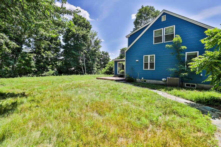 Building Photo - 151 Tolles St