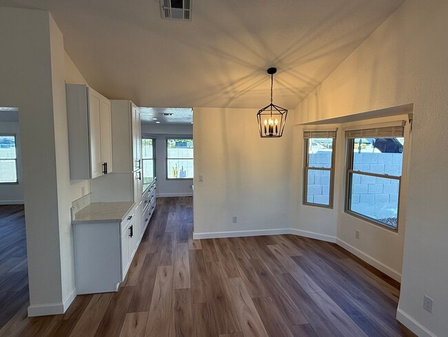 Building Photo - 3624 W Elgin St