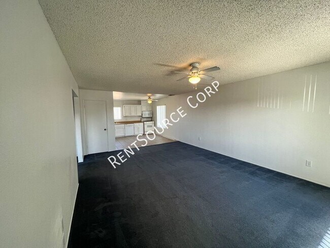Building Photo - 2 Bedroom Condo for Rent in East Palmdale