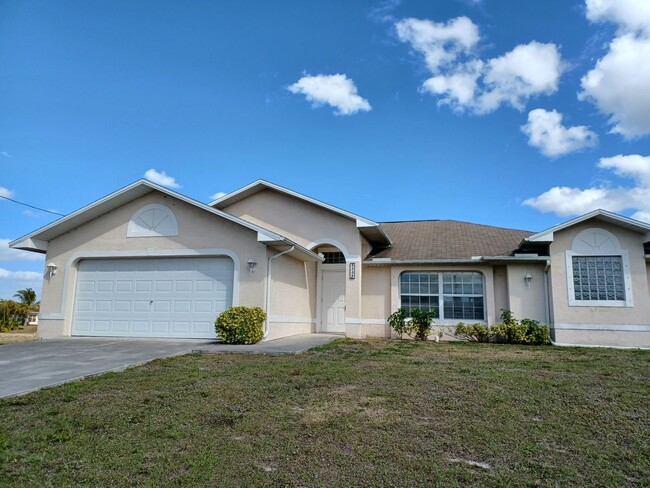 Primary Photo - 3303 SW 8th Ct