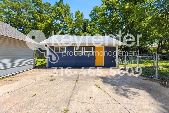 Building Photo - Cute 1 bedroom guesthouse in a great neighborhood, close to Wesley Hospital and local restaurants!