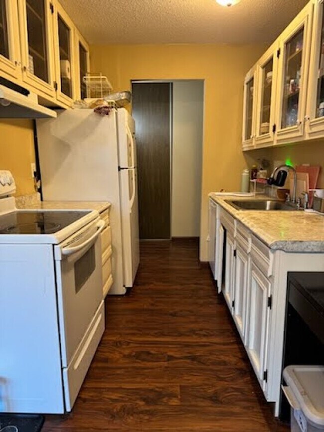 Building Photo - 1 Bedroom Condo in Hopkins