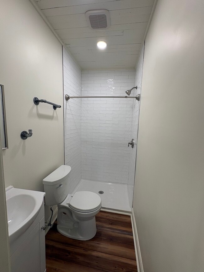 Building Photo - 211 Dartmouth-