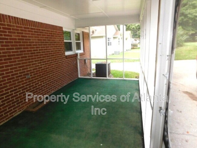 Building Photo - 4850 Lehigh Dr