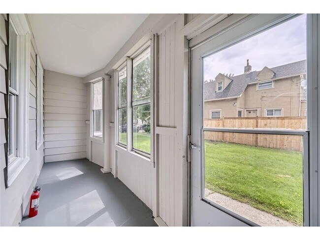 Building Photo - 911 Sims Ave