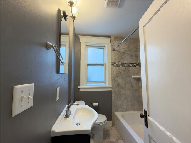 Building Photo - 6015 Elizabeth Ave