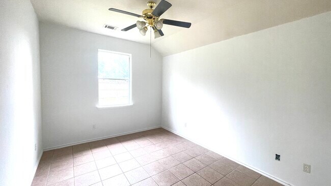 Building Photo - 12914 Pinehall Ln