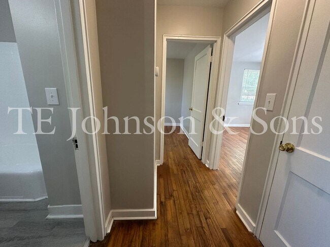 Building Photo - Spacious 2 Bedroom Condo