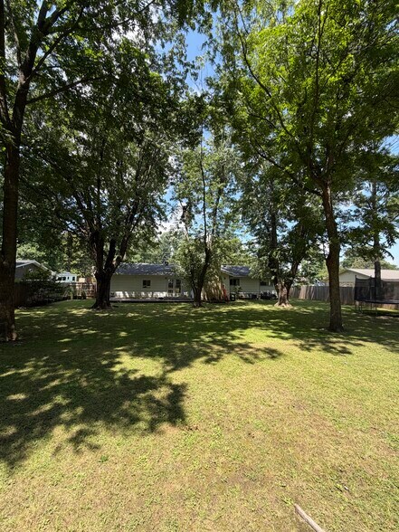 Building Photo - 2332 N Gooseberry Ln