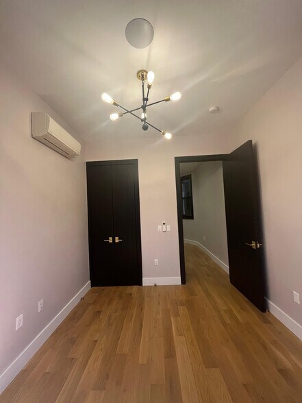 Building Photo - 172 New York Ave