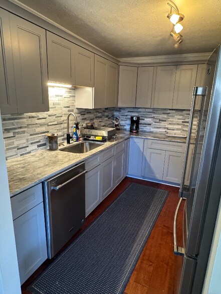 Building Photo - 128 Cedar Ln