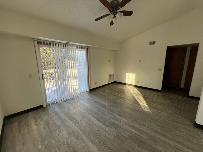 Building Photo - 2310 Valley Rd