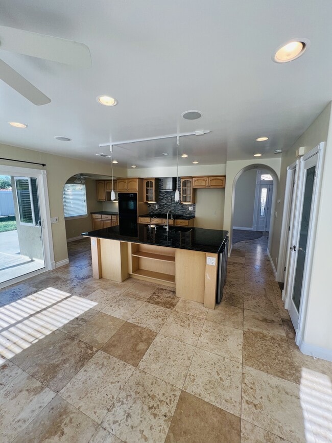 Building Photo - 25183 Parkcrest Dr