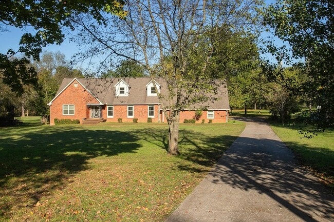 Primary Photo - 2425 Mansker Dr