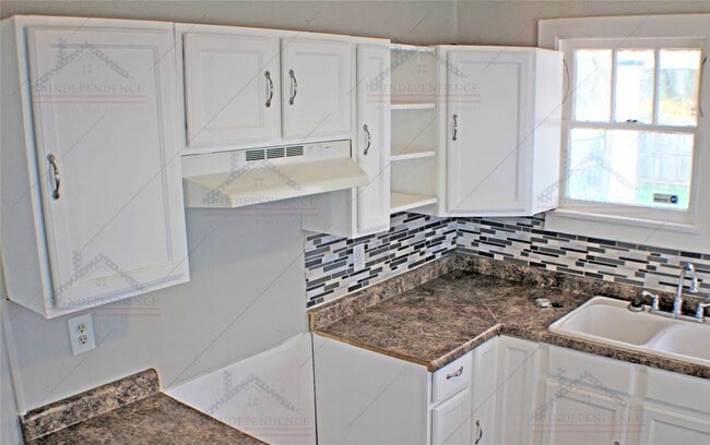 Building Photo - Updated Single Family Home in Montgomery C...