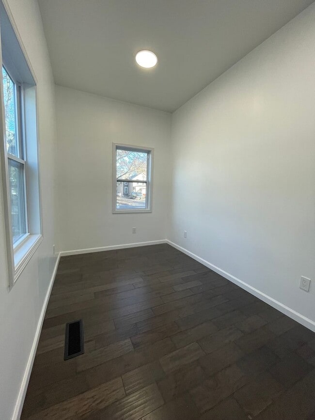 Building Photo - 409 State St