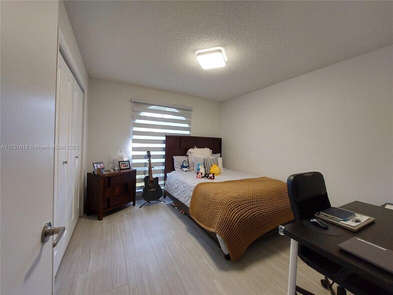 Building Photo - 9920 SW 16th Ct