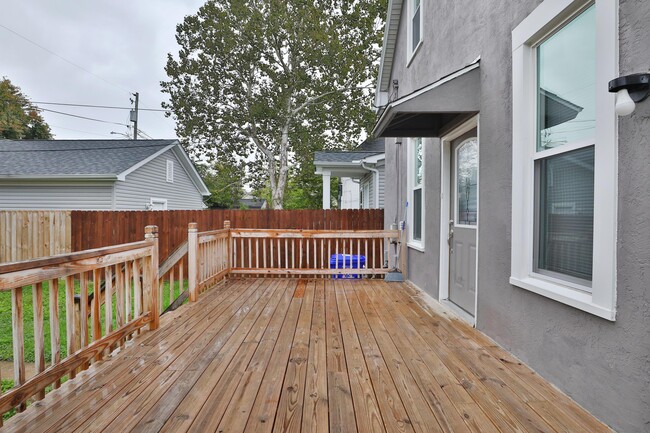Building Photo - 628 E Whittier St