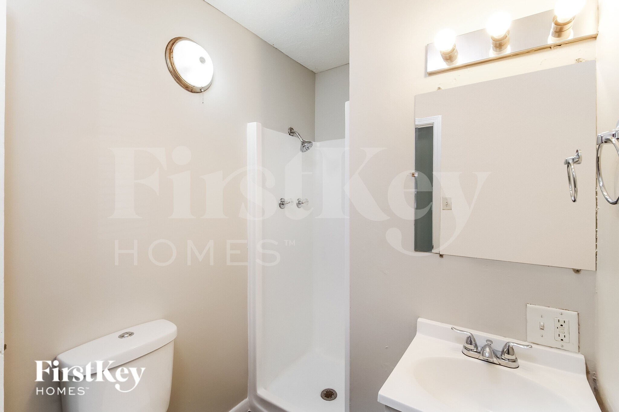 Building Photo - 2031 Sharon Ave