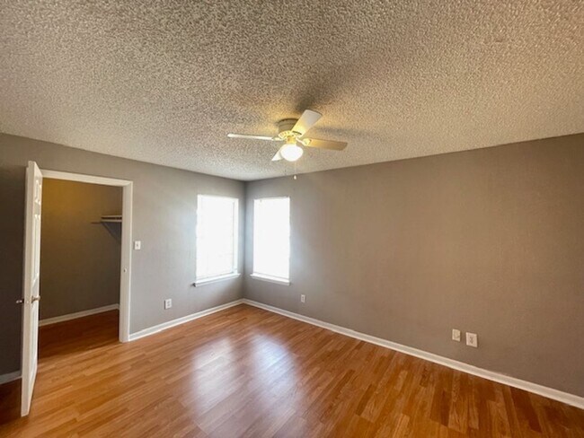 Building Photo - First Floor 1 Bedroom Condo In Orlando Area!