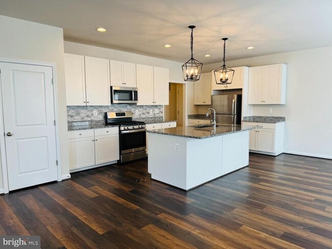 Building Photo - 454 Coastal Ave