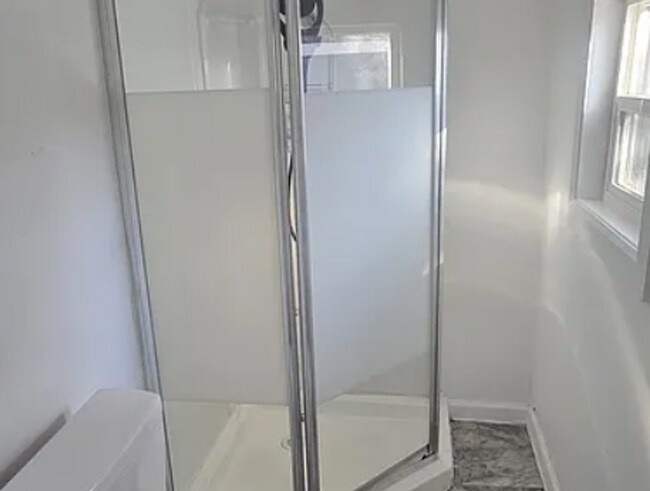 Building Photo - Cute 2 bedroom in East Springfield