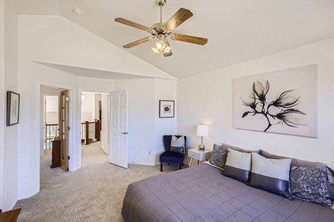 Building Photo - Spacious 4 BDR Longmont Home