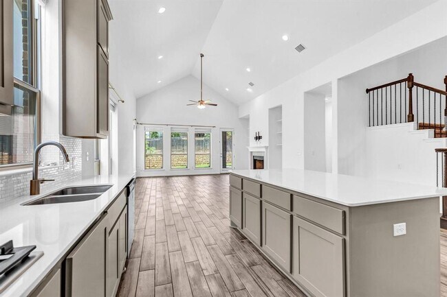 Building Photo - 2907 Zelma Dr