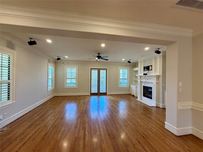 Building Photo - 2710 Nicholson St