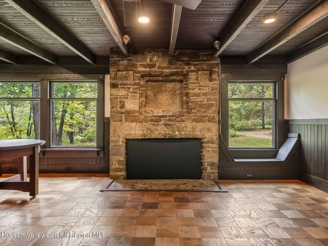 Building Photo - 5 Riverby Ln